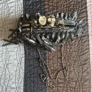 brass knuckle purse w/ silver skulls&diamonds